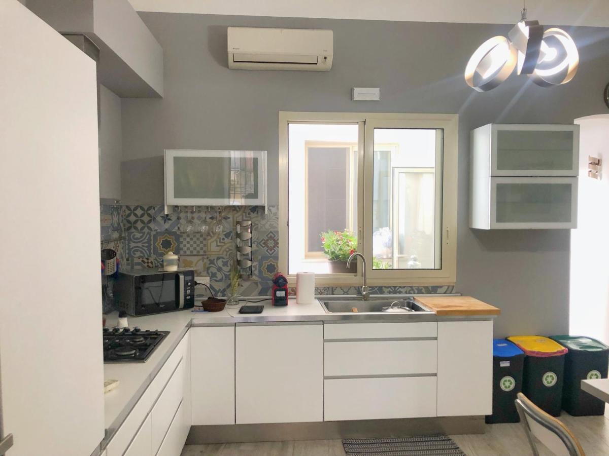 Apartment Alfonzetti-5 Min Walk To Central Train And Bus Station Catânia Exterior foto